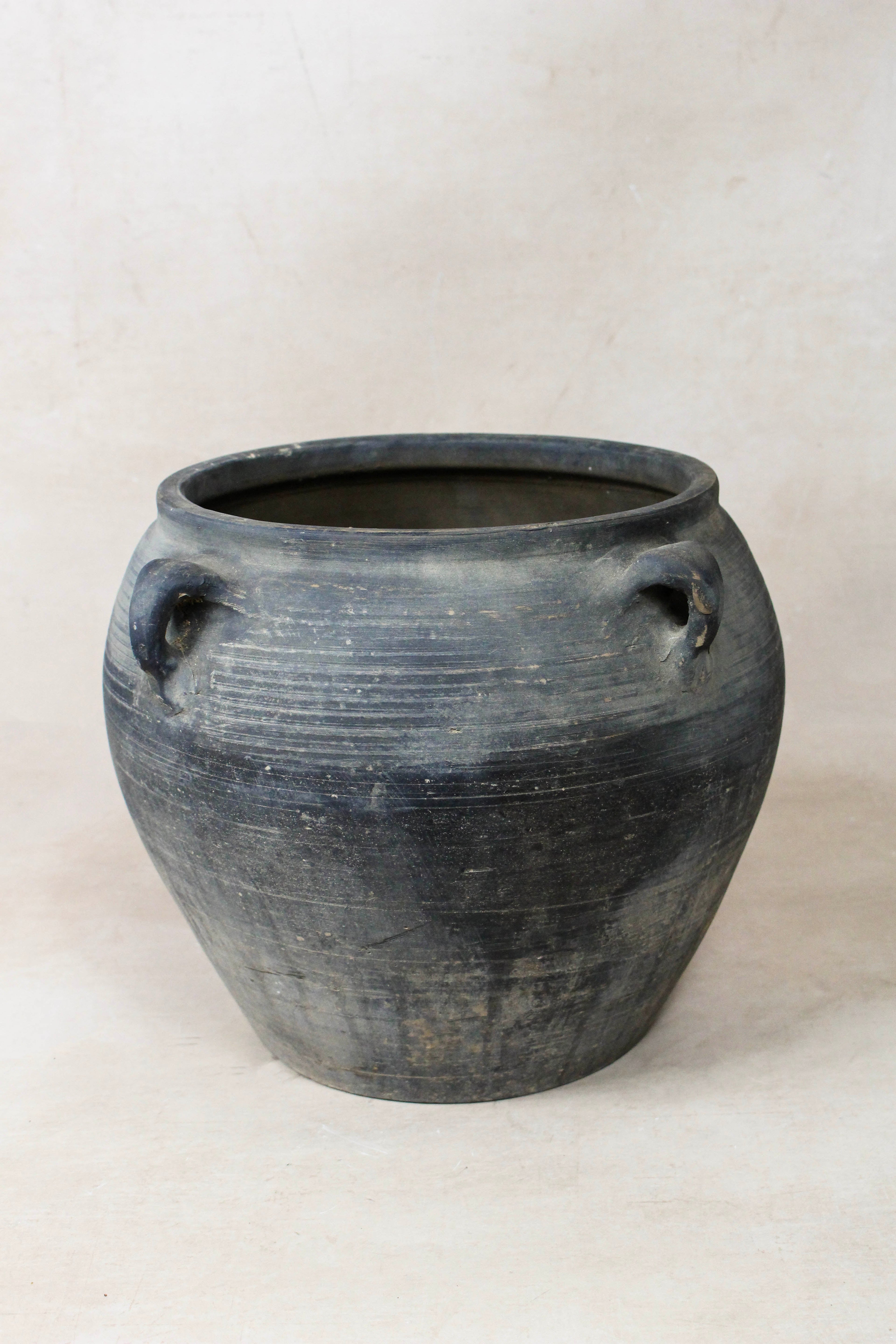 Vintage Dark pot with ears - E4.29