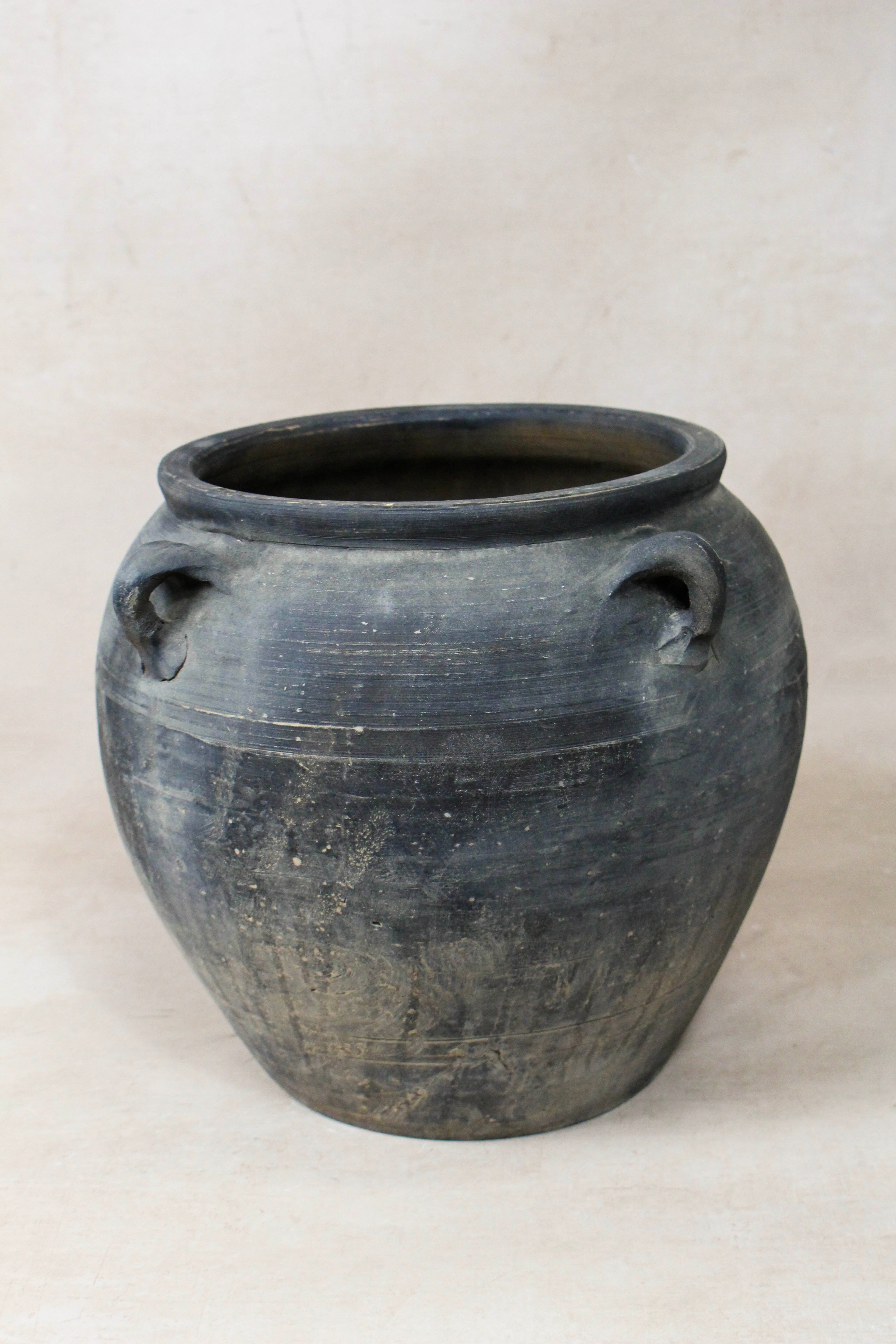 Vintage Dark pot with ears - E4.31