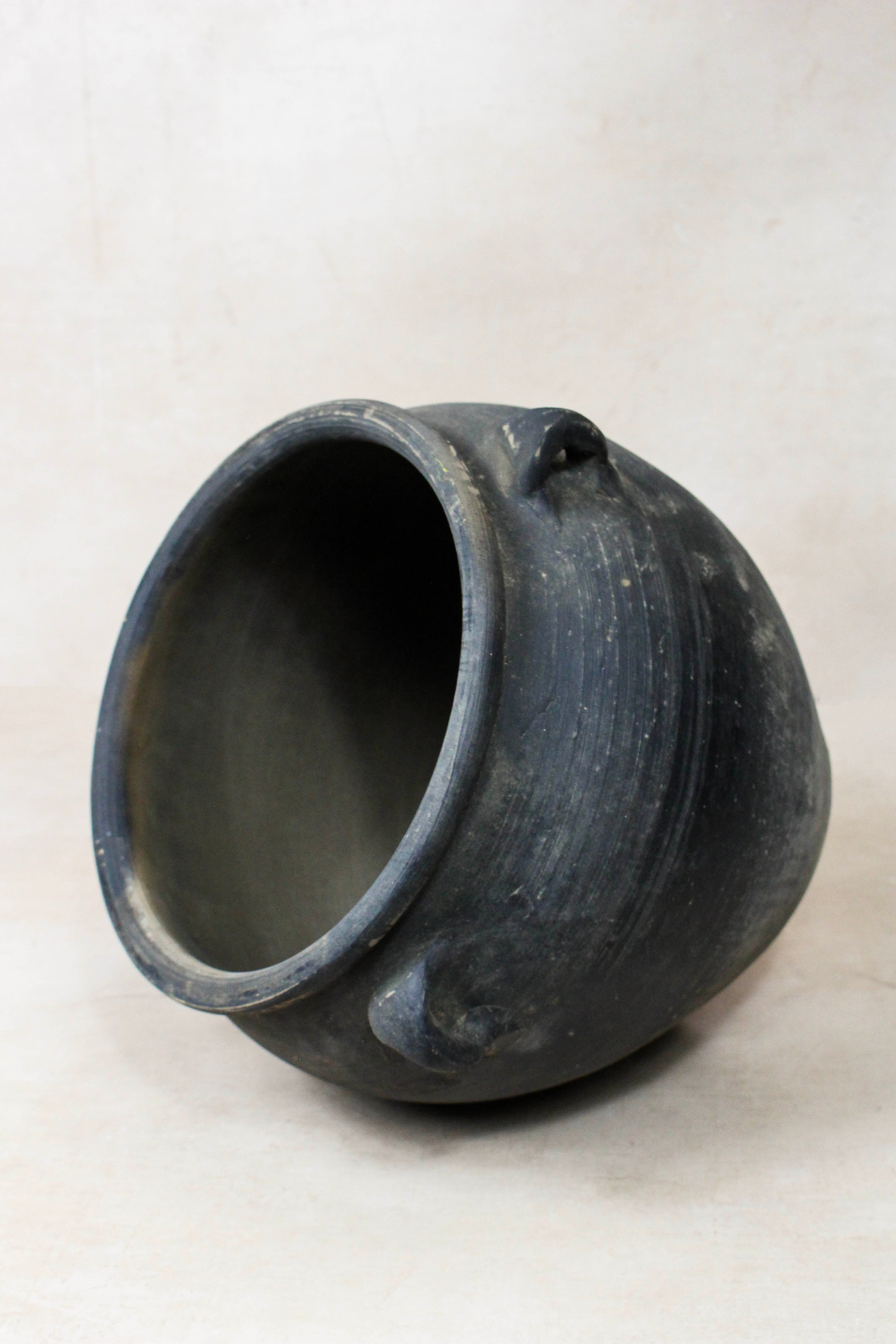 Vintage Dark pot with ears - E4.36