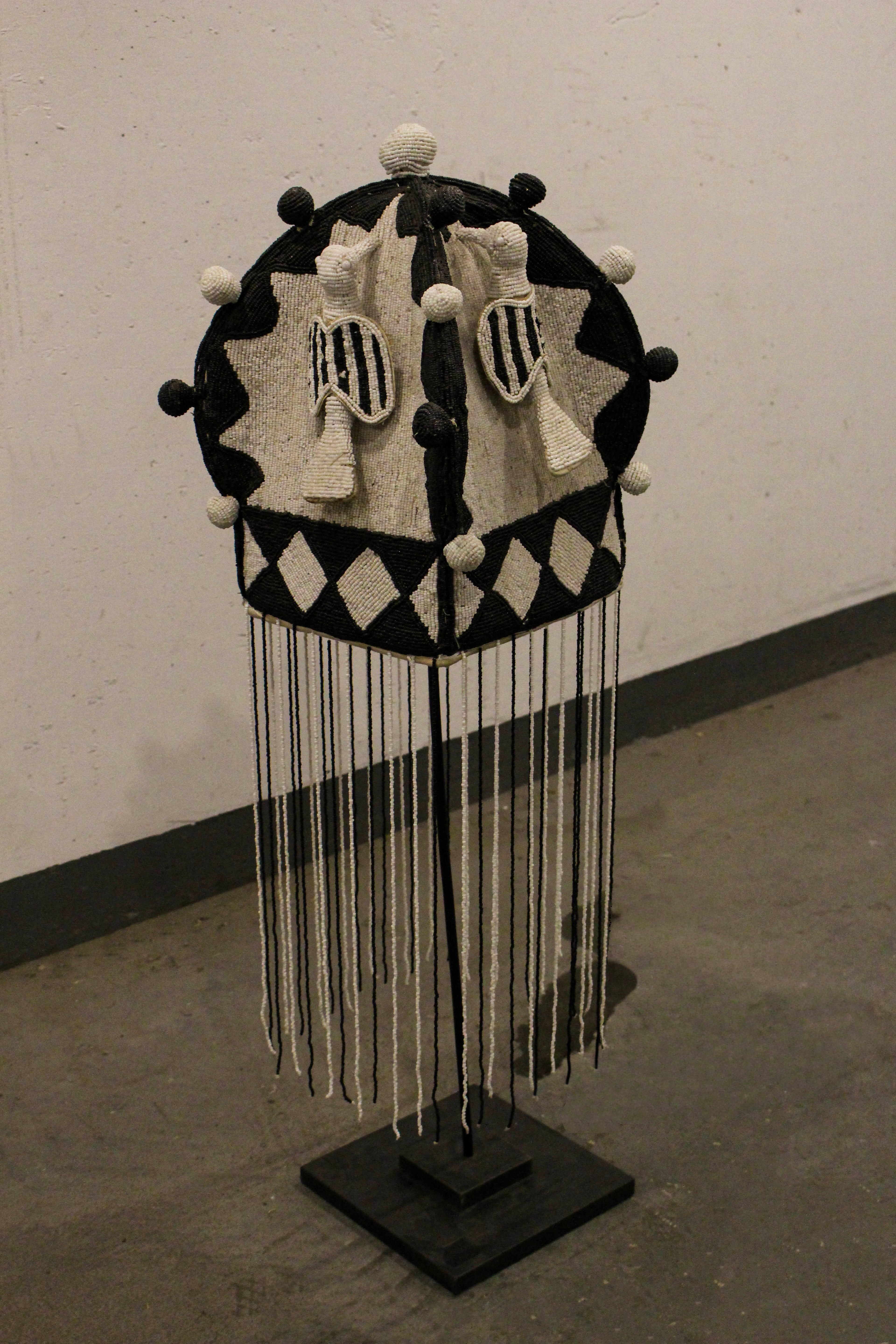 Yoruba Royal Crown Black & White - 15.4