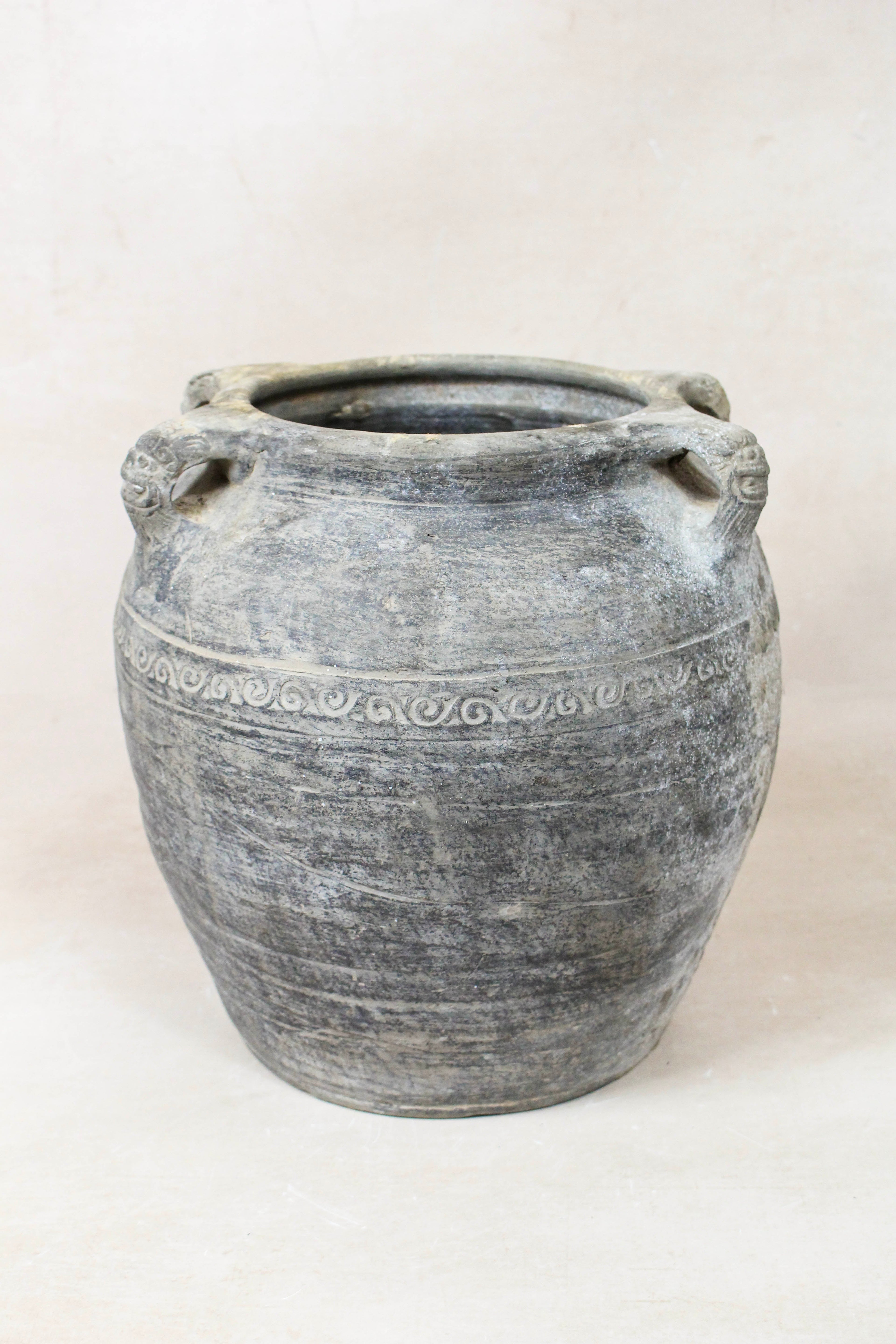 Vintage Lion Ears Dark Pot - DE.35