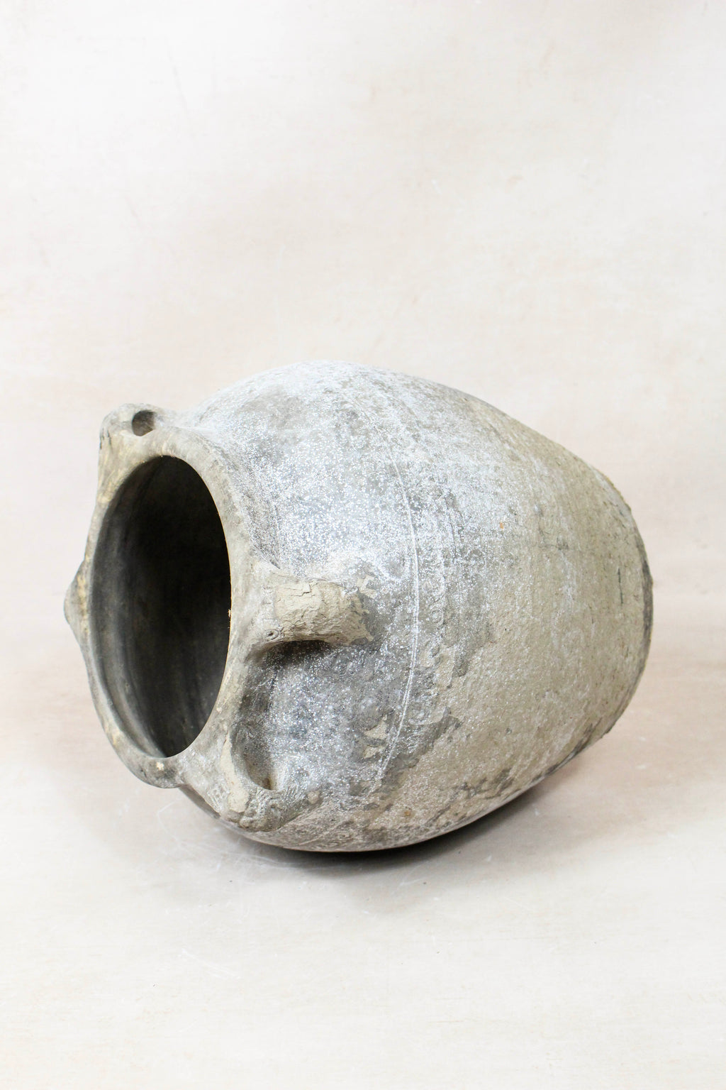 Vintage Lion Ears Dark Pot - DE.35