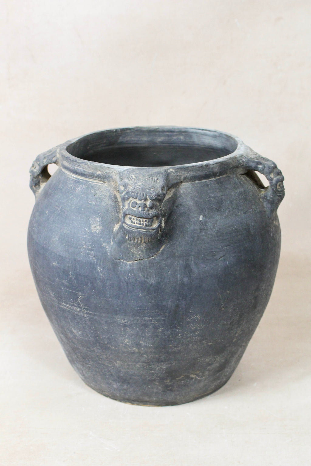 Vintage Lion Ears Dark Pot - DE.38