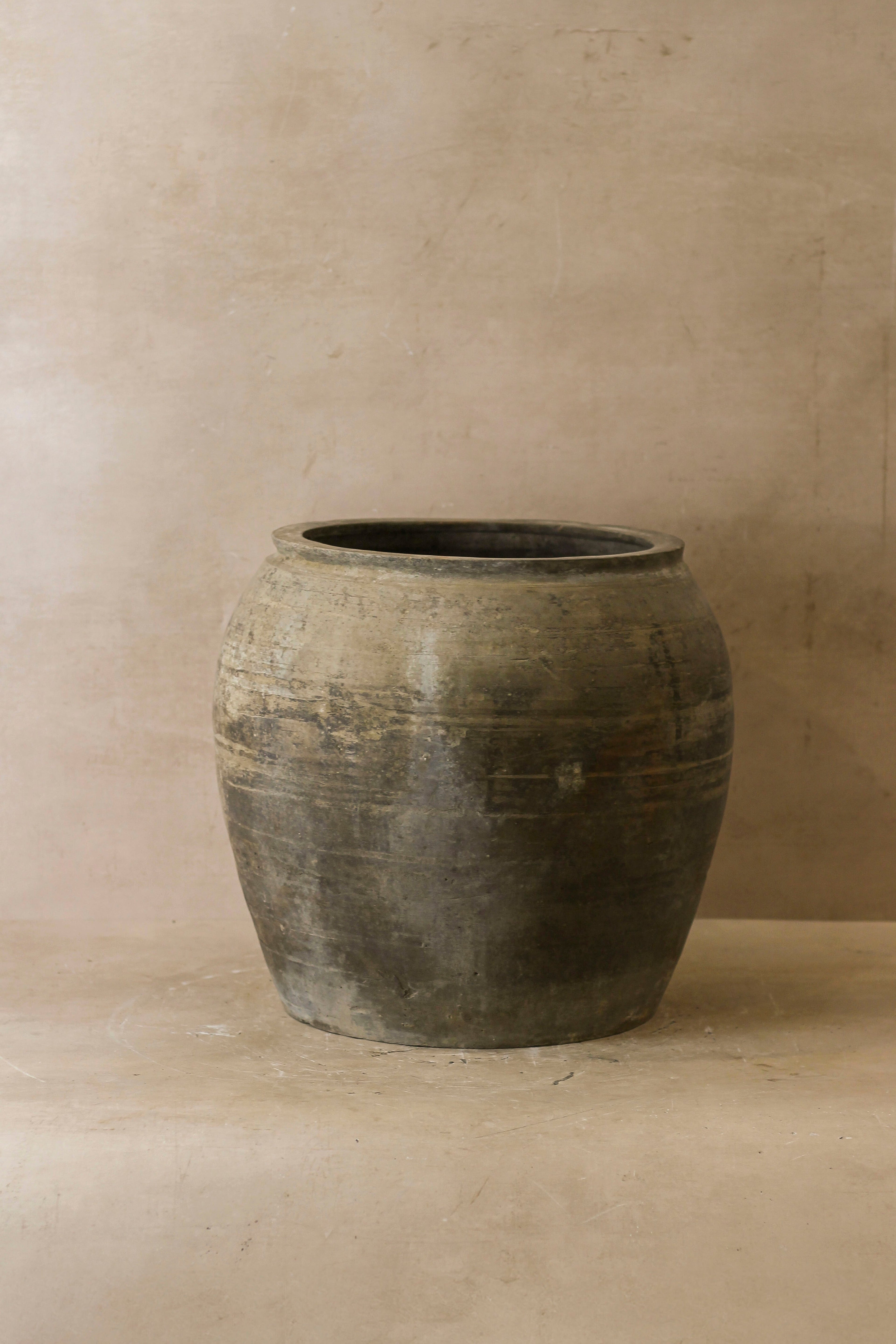 Vintage Dark Pot - No 59