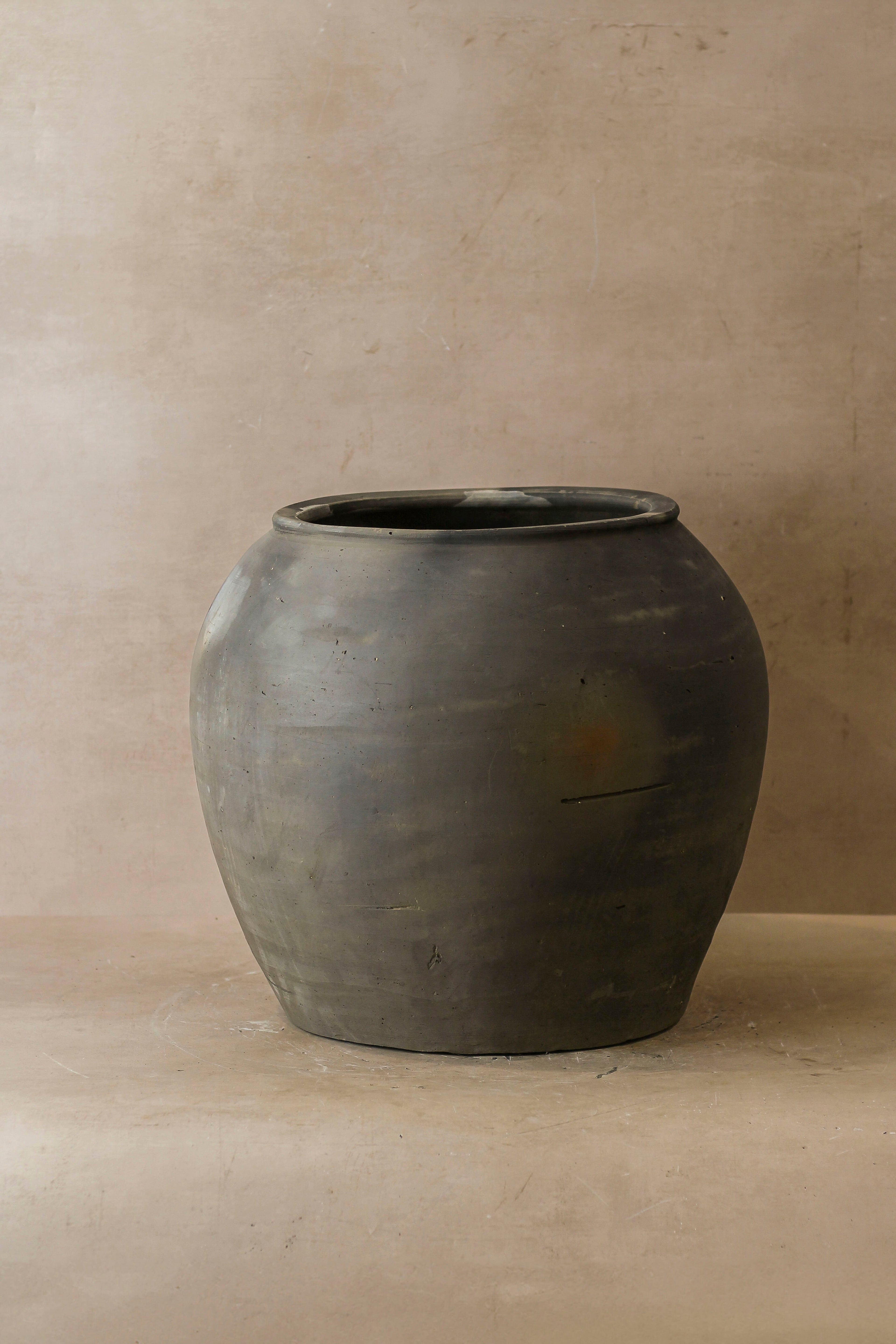 Vintage Dark Pot - No 60