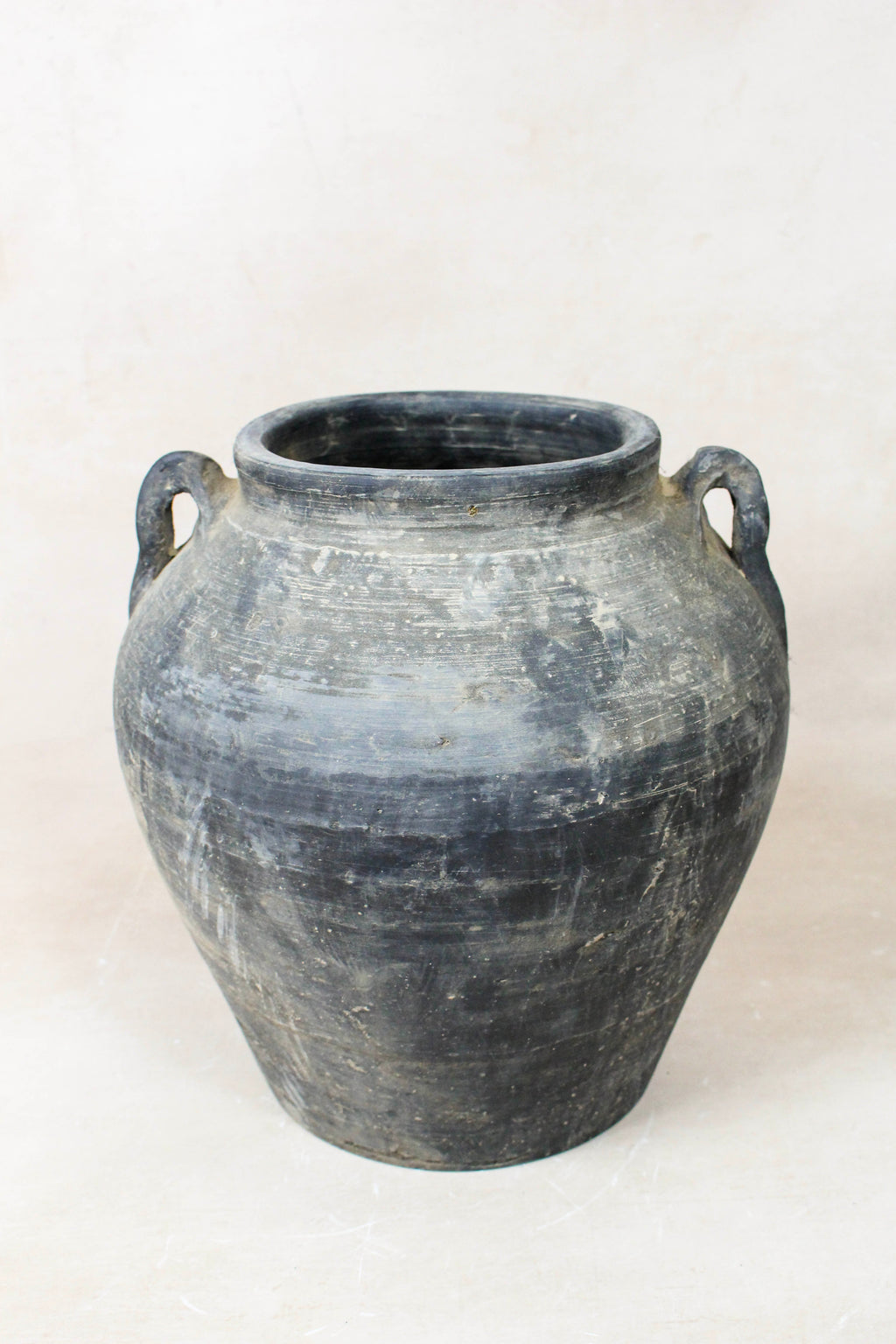 Vintage Dark pot with ears - E2.2