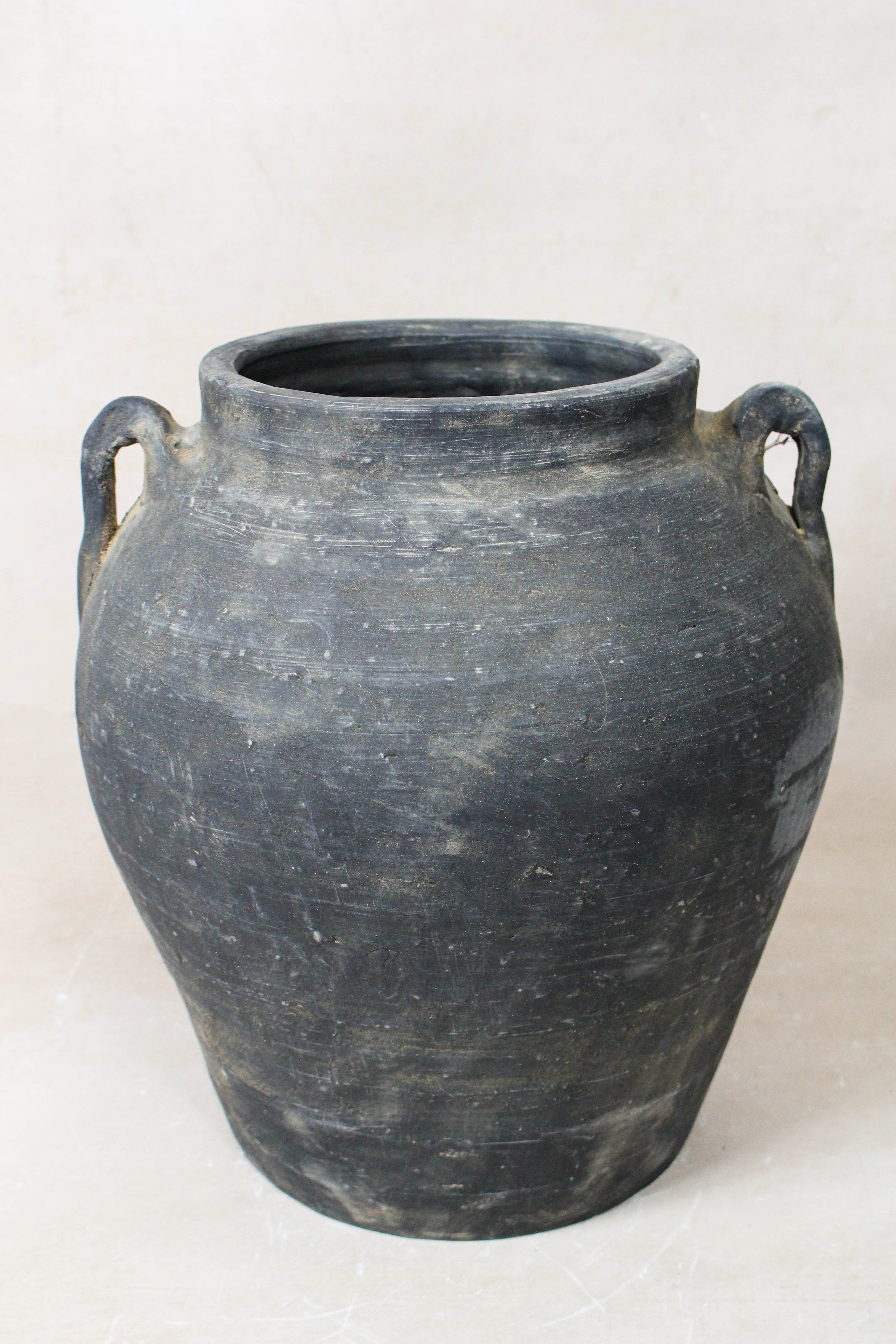 Vintage Dark pot with ears - E2.5