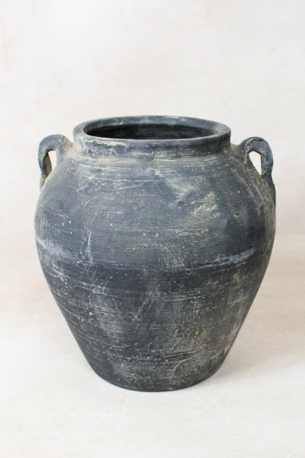 Vintage Dark pot with ears - E2.7
