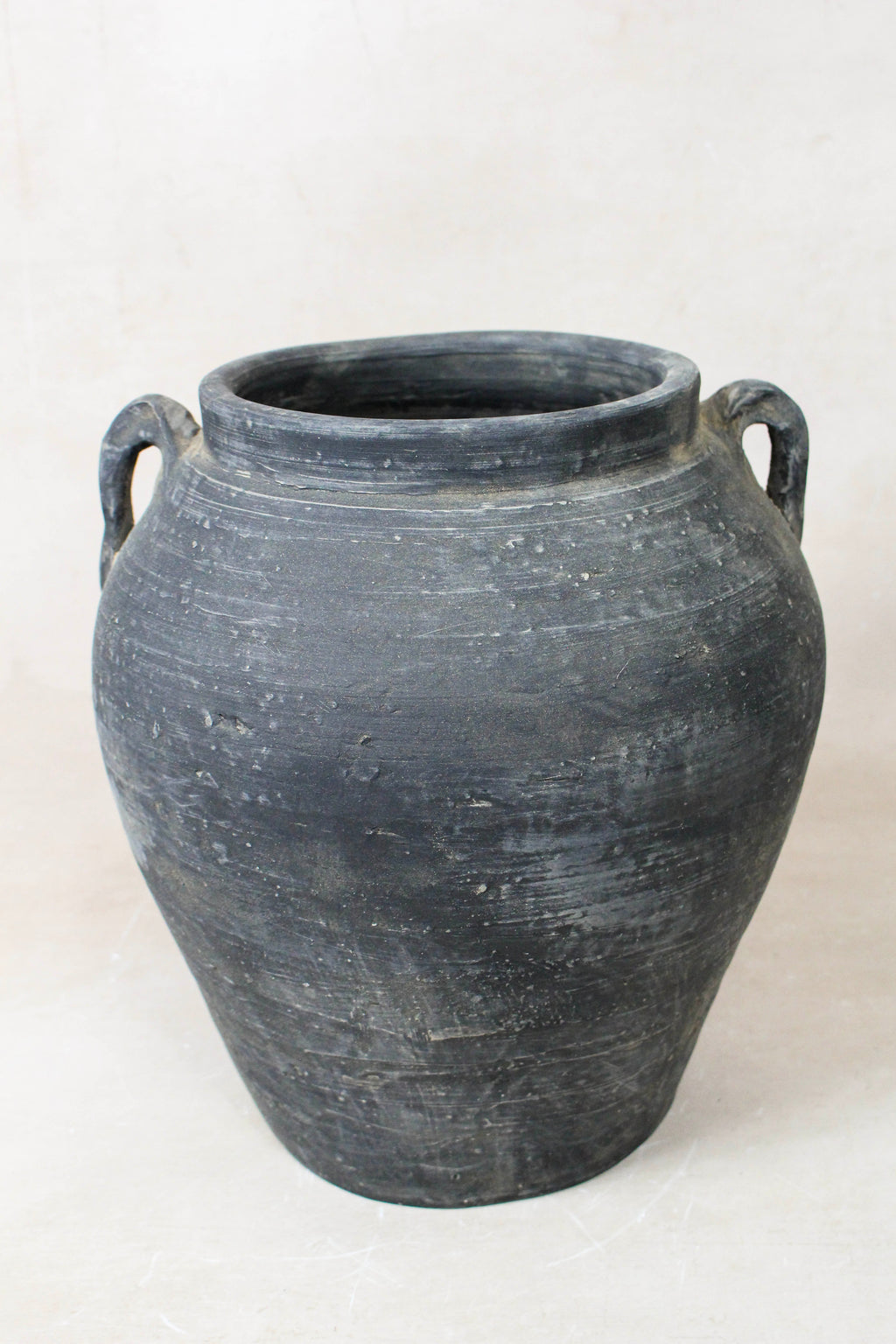 Vintage Dark pot with ears - E2.8