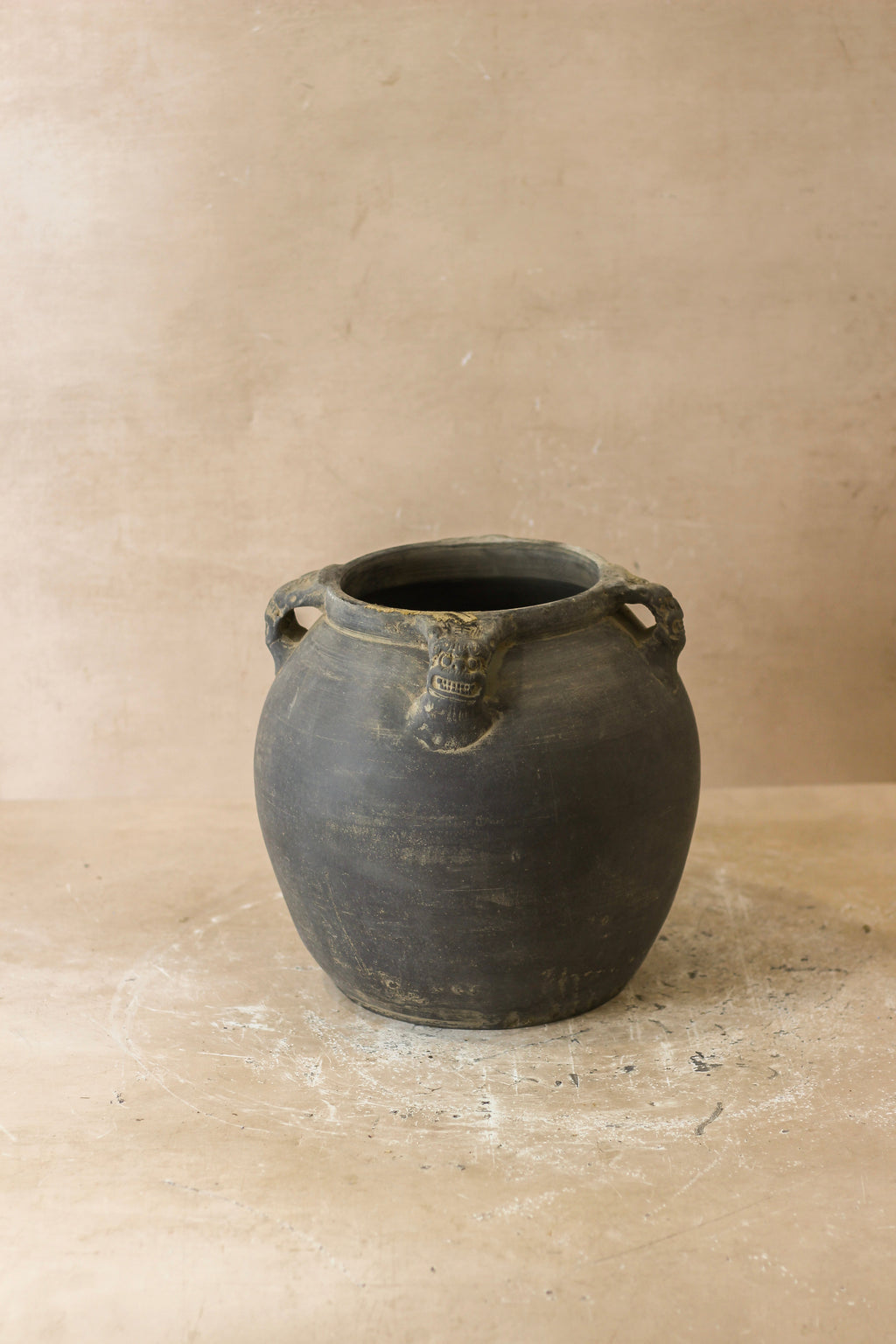 Vintage Lion Ears Dark Pot - De4.7