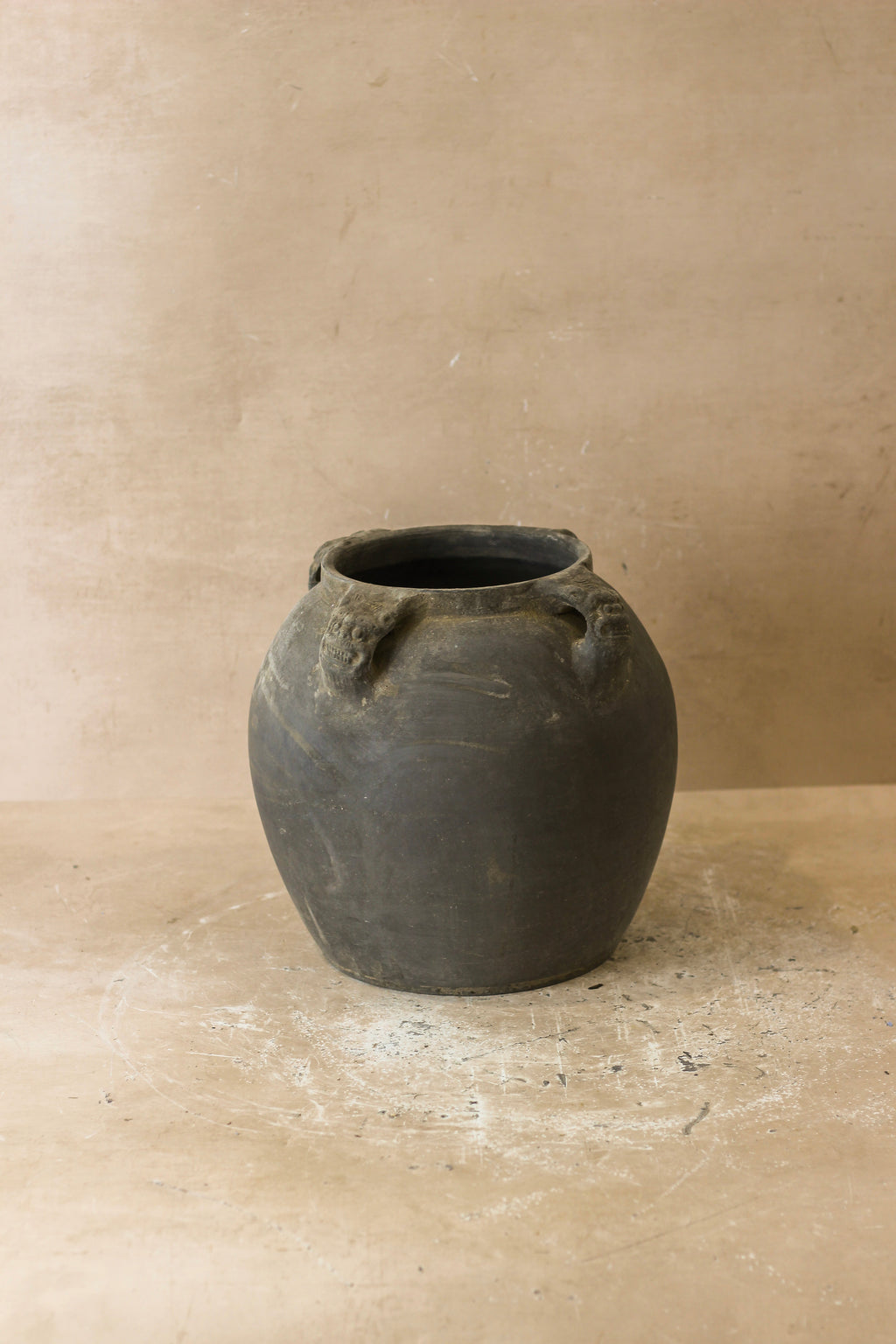 Vintage Lion Ears Dark Pot - De4.9