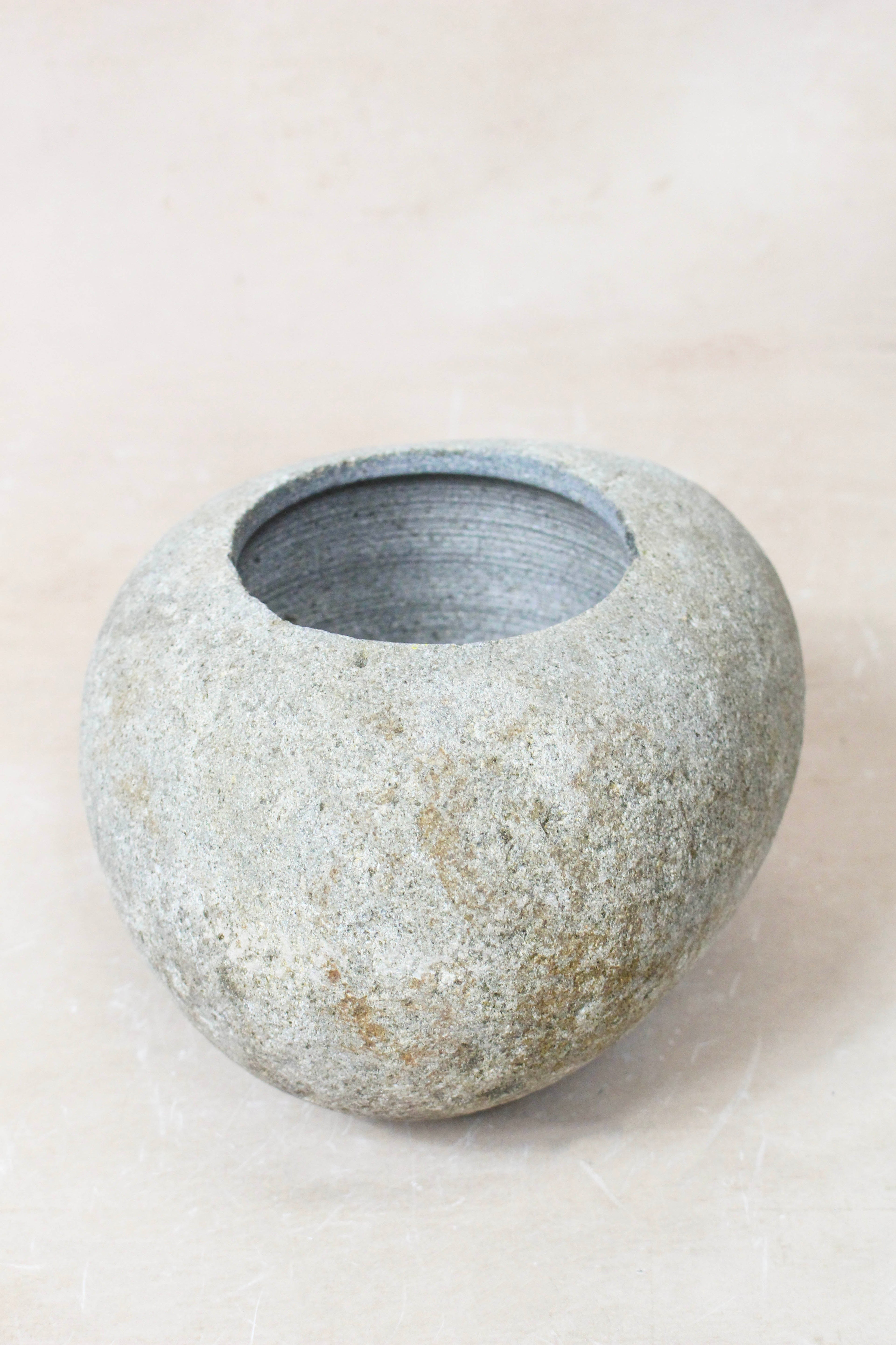 River Stone Planter Pot 22.10