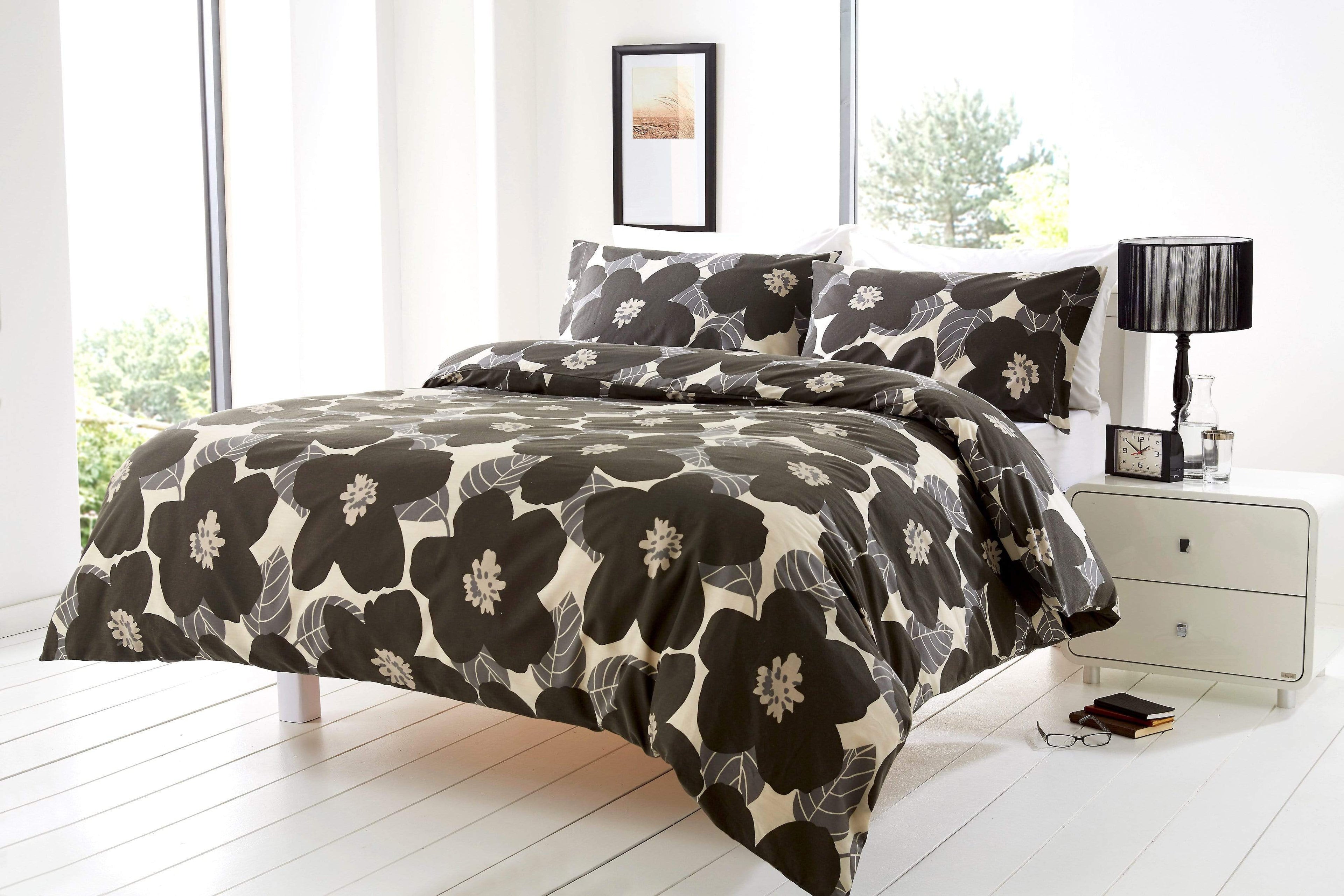 OLIVIA ROCCO Bloomsbury Floral Poppy Cotton Rich King Size Duvet Set With Pillowcases And Quilt Cover In Vibrant Colours - Nest UK
