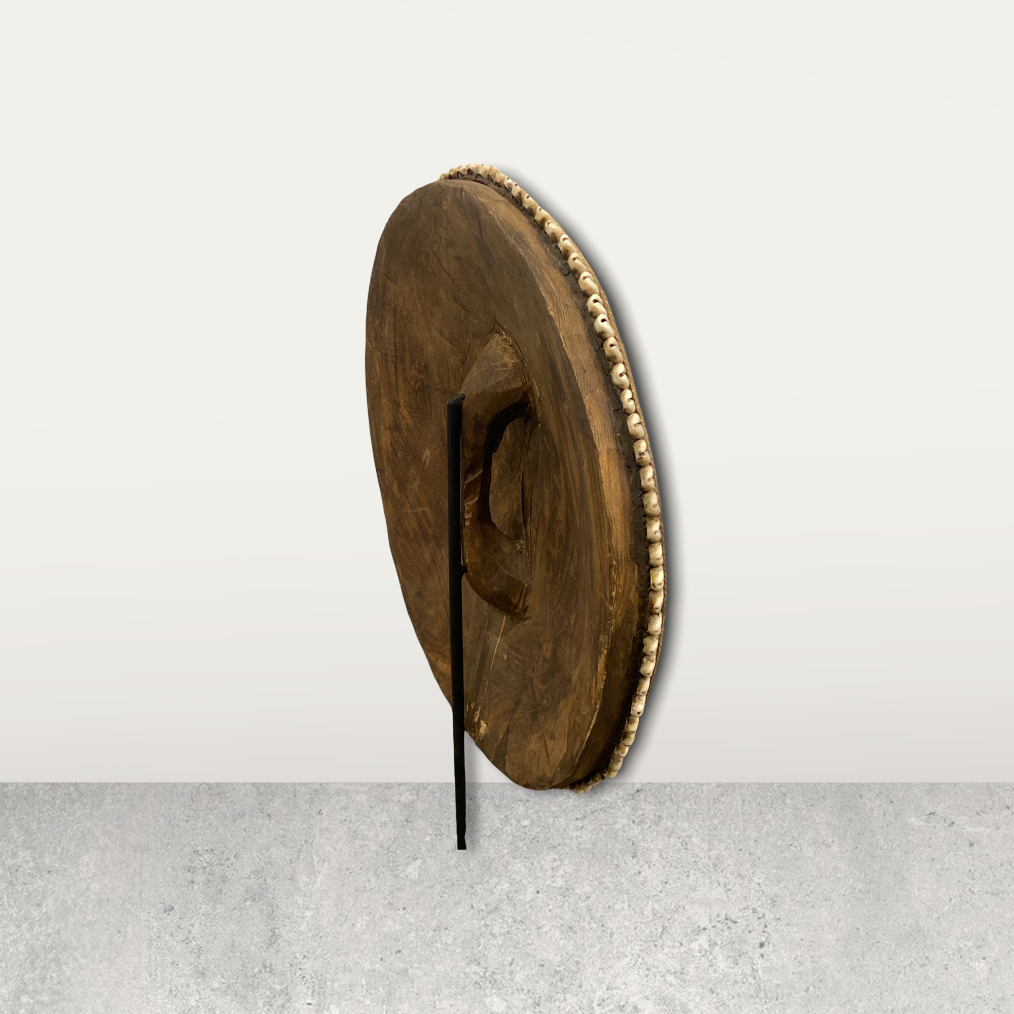 Cameroon Shield Round White with shells