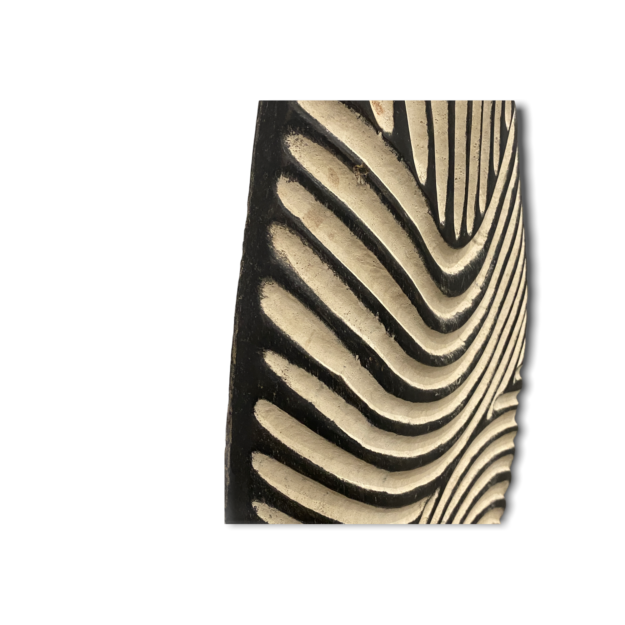 Cameroon Shield - Tall diamond white