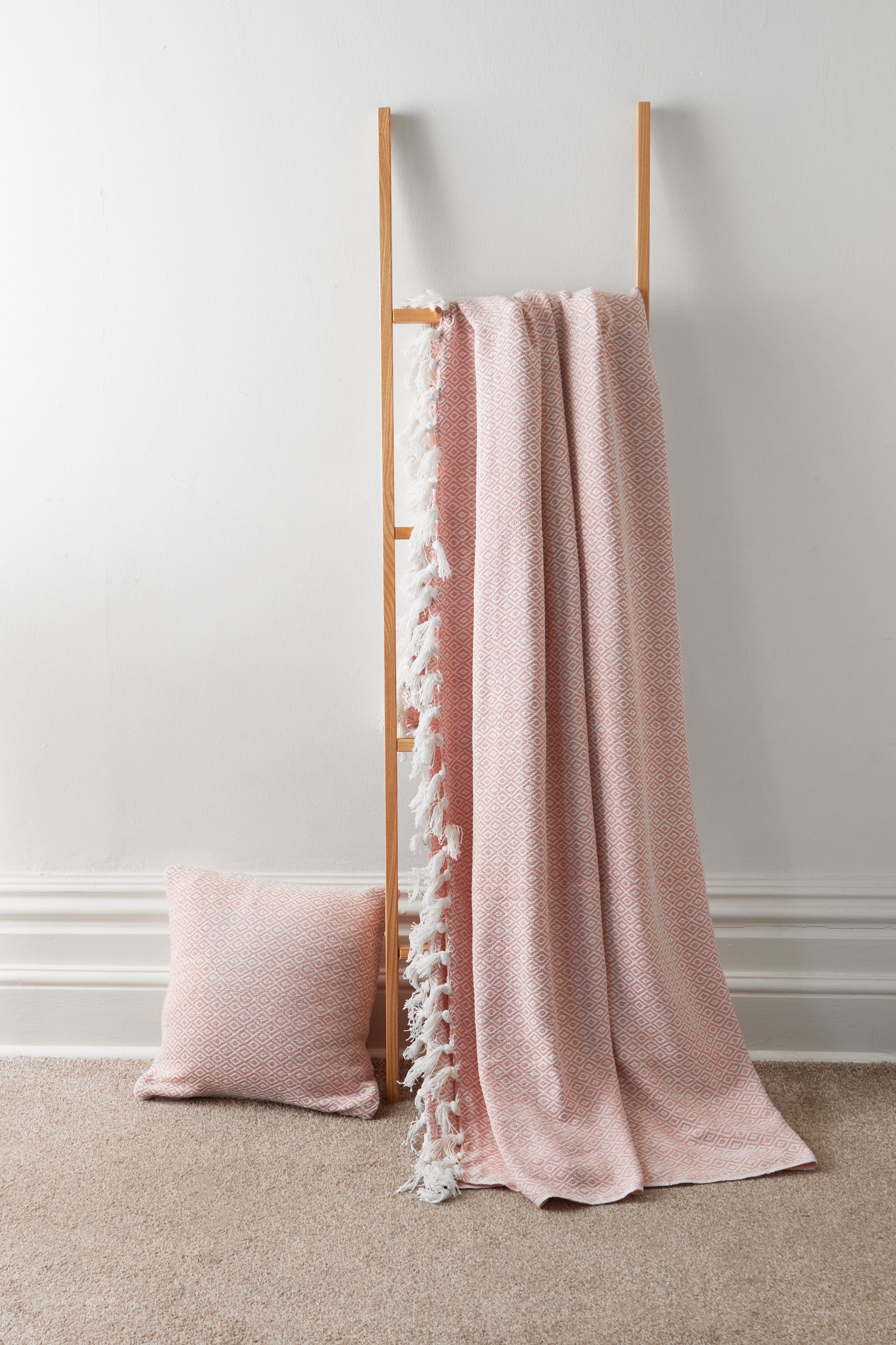 OLIVIA ROCCO Regal Handwoven Pure Cotton Throw Blanket Diamond Geometric Pattern