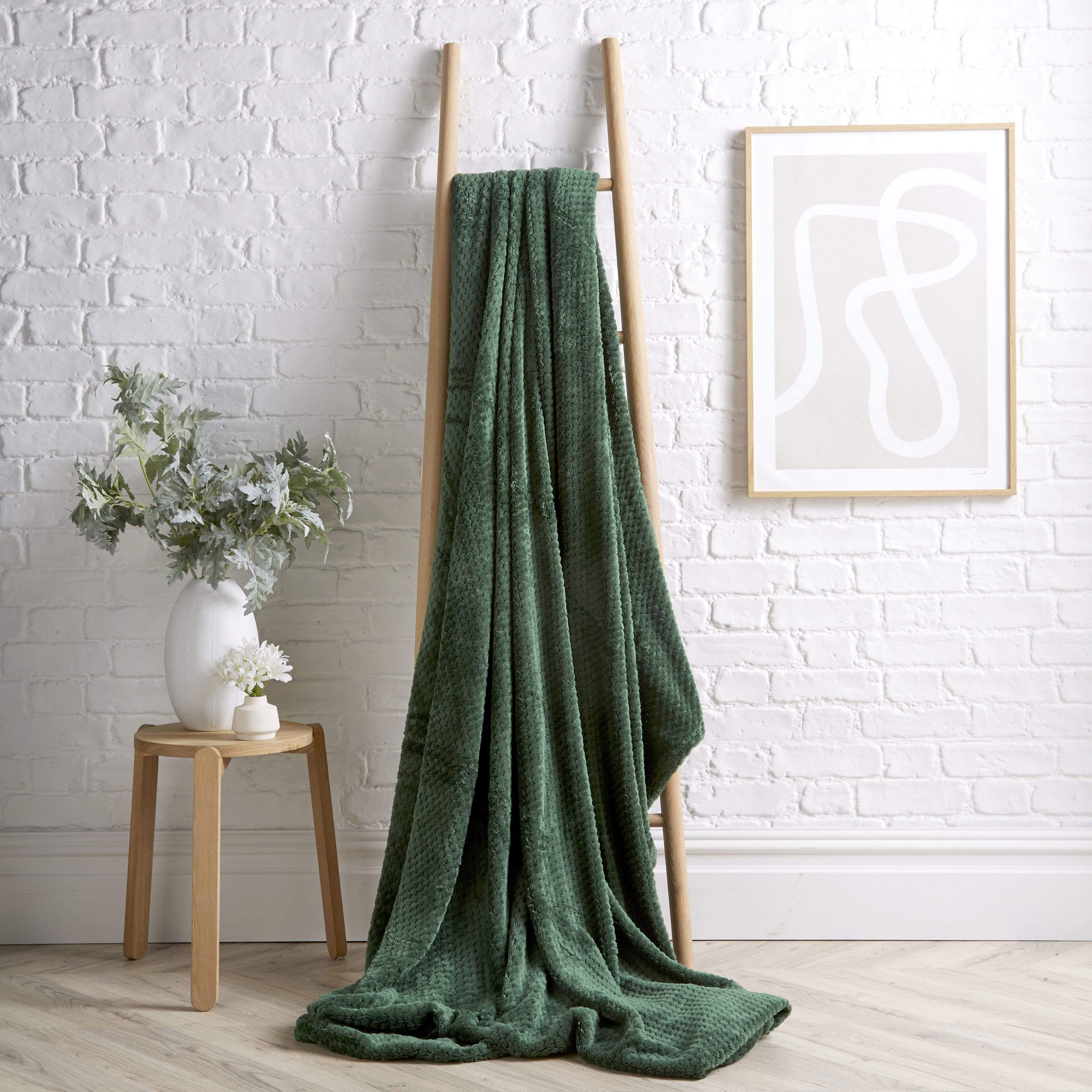 OLIVIA ROCCO Cloud Honeycomb Throw Oversized Chunky Soft Fleece Blanket Faux Fur Polyester Blend Double King Size Ideal For Beds And Sofas Warm Home Decor - Nest UK