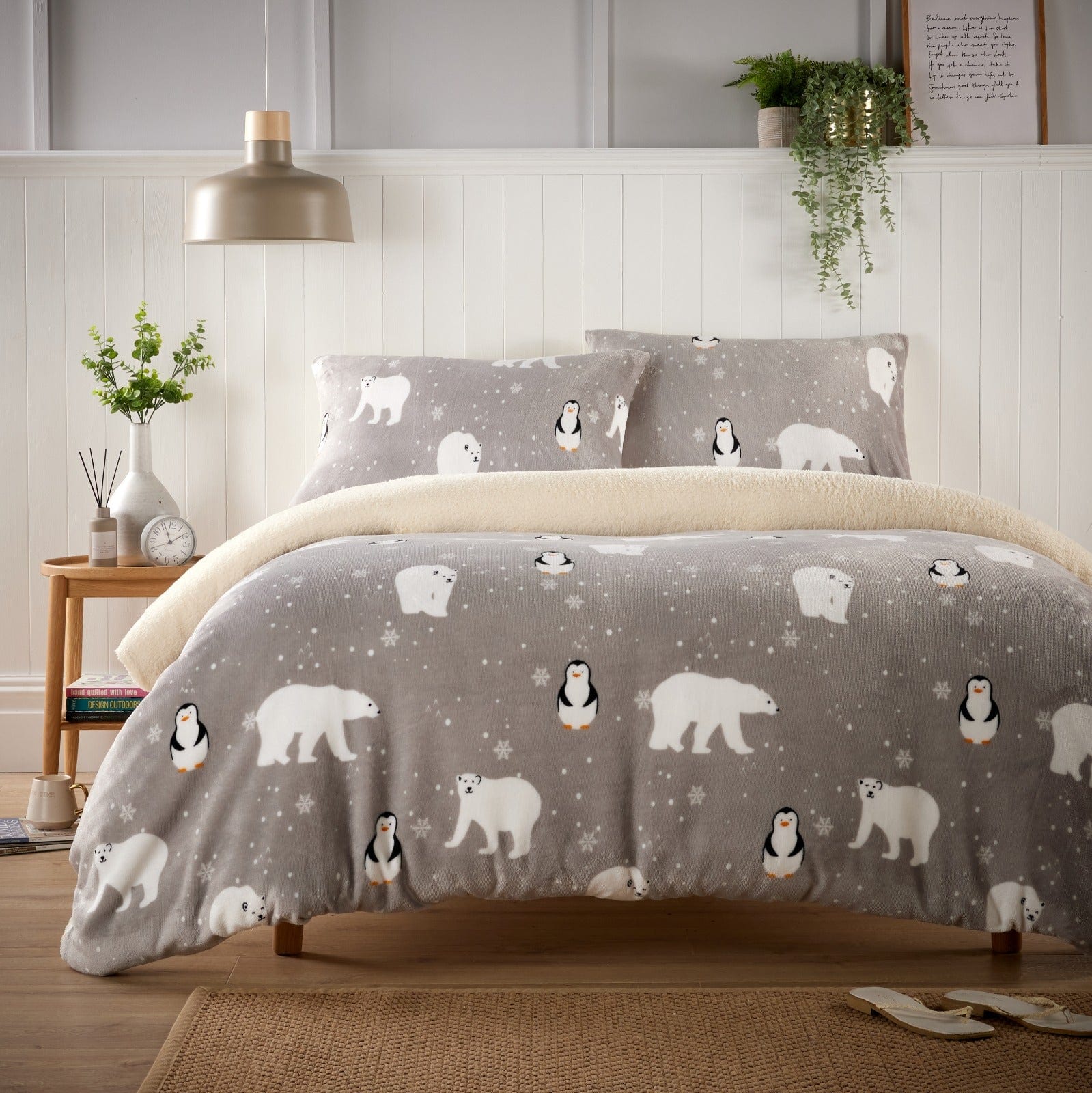 OLIVIA ROCCO Polar Bear And Penguin Teddy Fleece Duvet Set With Reversible Sherpa Fur, Available In Single, Double, King Sizes - Nest UK
