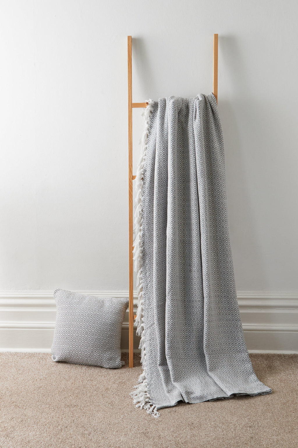 OLIVIA ROCCO Regal Handwoven Pure Cotton Throw Blanket Diamond Geometric Pattern Eco-Friendly Durable Bedspread Sofa Cover Multiple Sizes